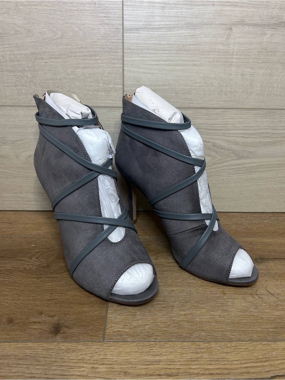 Journee Collection Samara Center Cutout Bootie Grey 10